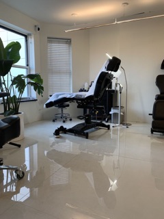 Bee Tattoo studio photo 3