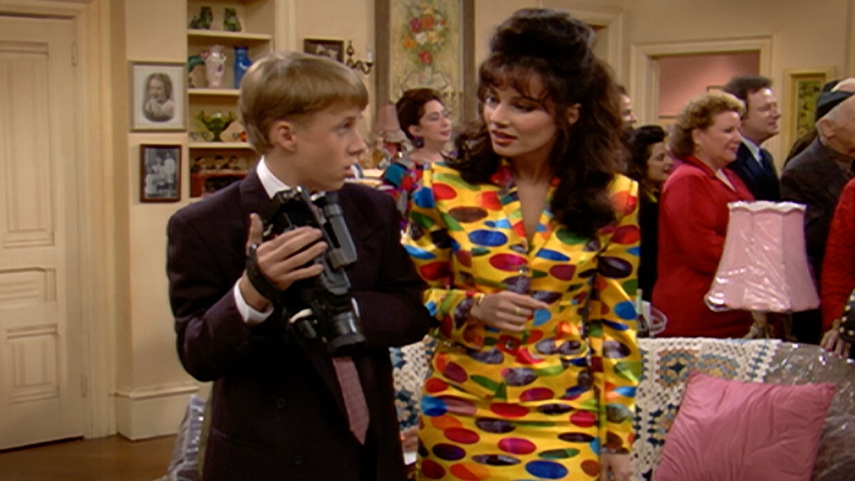 El Regalo Más Descortés - The Nanny (temporada 3, episodio 11) - Apple TV