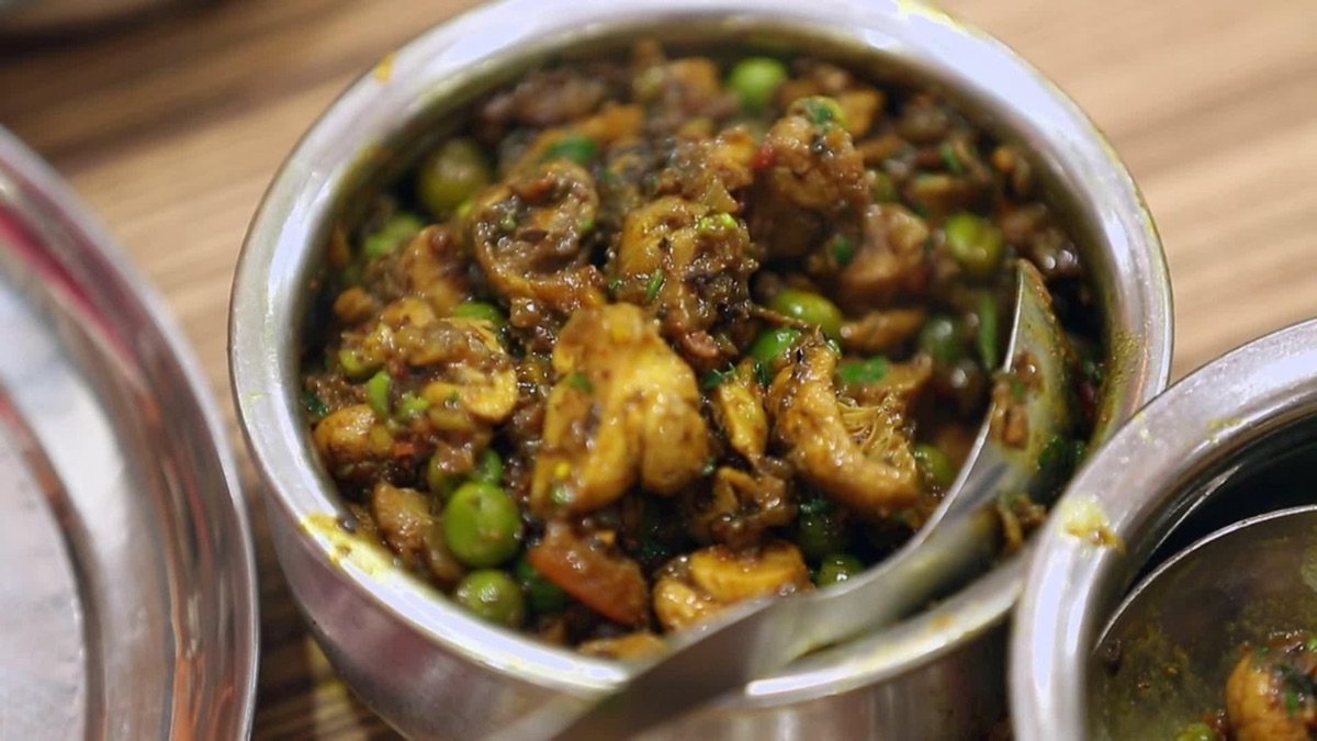 ‎Ranveer Brar savours authentic Punjabi food - The Great Indian Rasoi ...