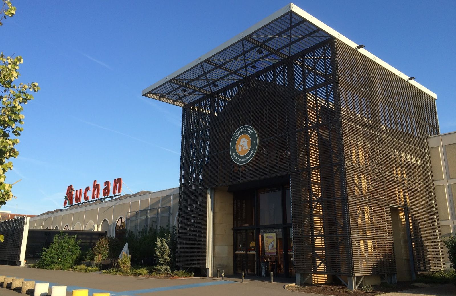 Auchan in Semcourt France - Apple Maps