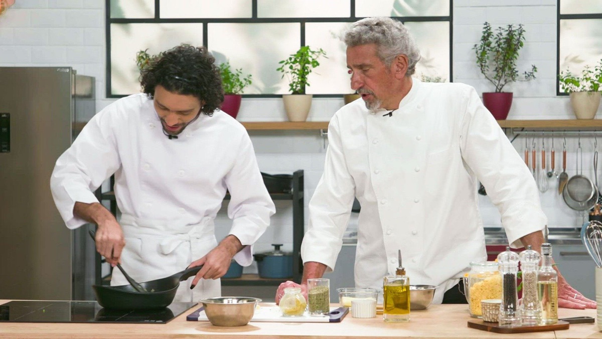 Quiche Lorraine with Pod Salad and Dijon Mustard Vinaigrette Um Dia