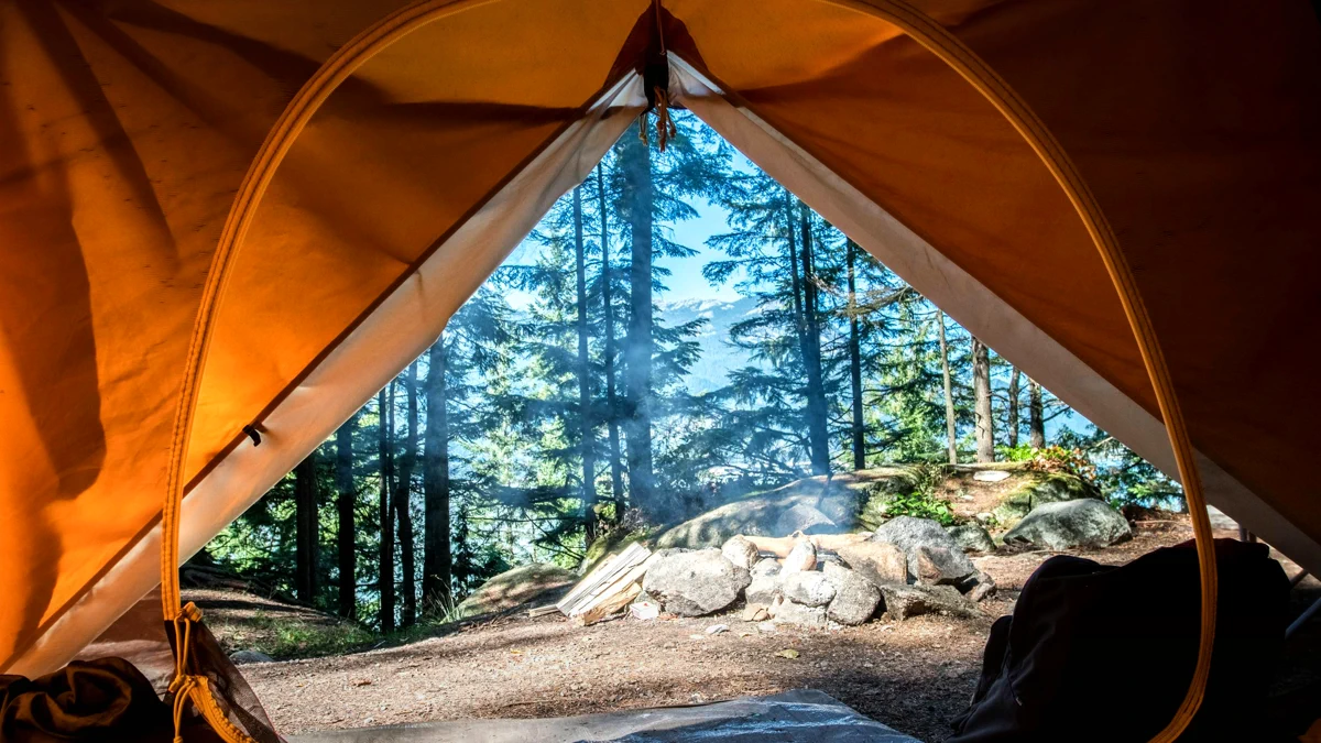 Camping Escapes App Store product page header