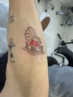 Bee Tattoo studio photo 7