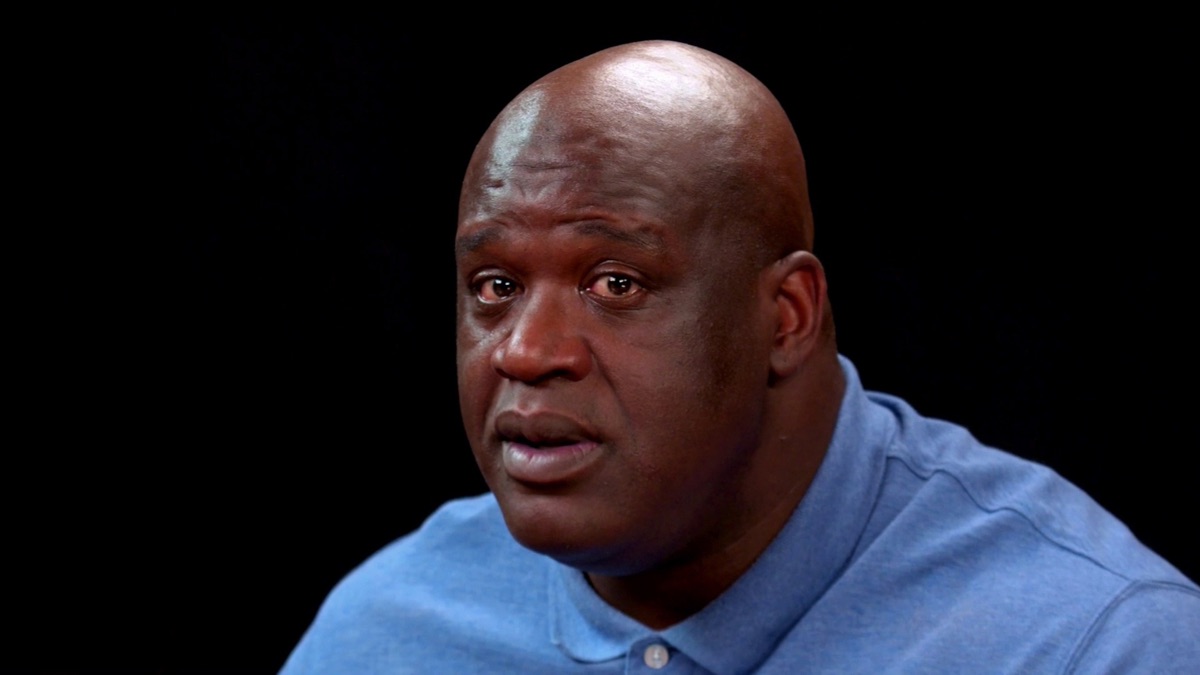 ‎Shaq Tries to Not Make a Face While Eating Spicy Wings - Hot Ones ...