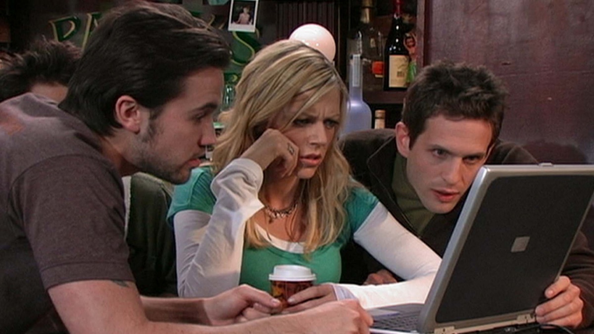 Dennis and Dee Get a New Dad – It's Always Sunny in Philadelphia