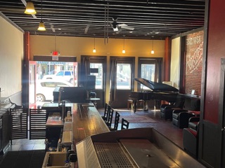 Andre’s Lounge