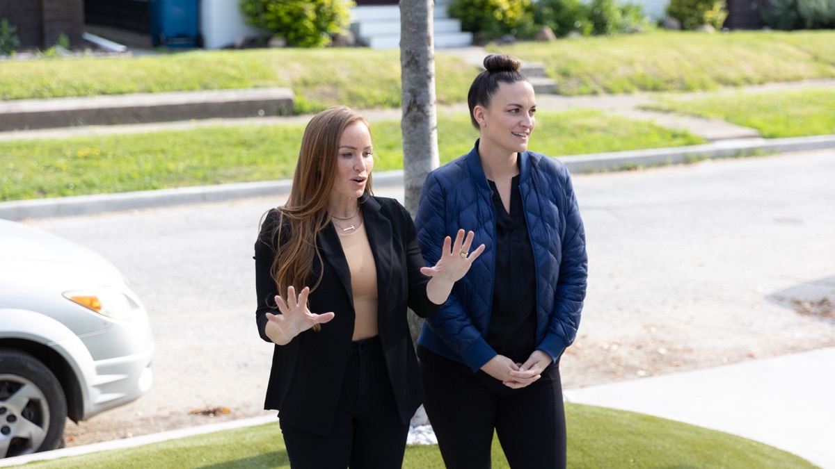 Race to the Perfect Wedding - Good Bones: Risky Business (Season 1 ...