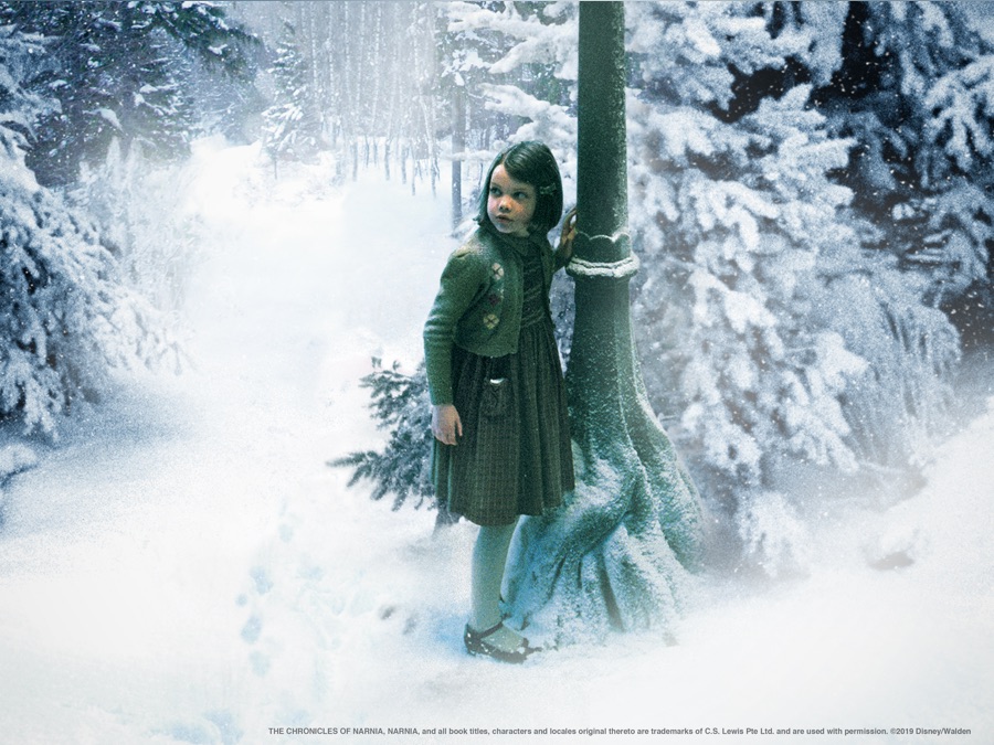 lucy pevensie and the aslan (the chronicles of narnia) - AI