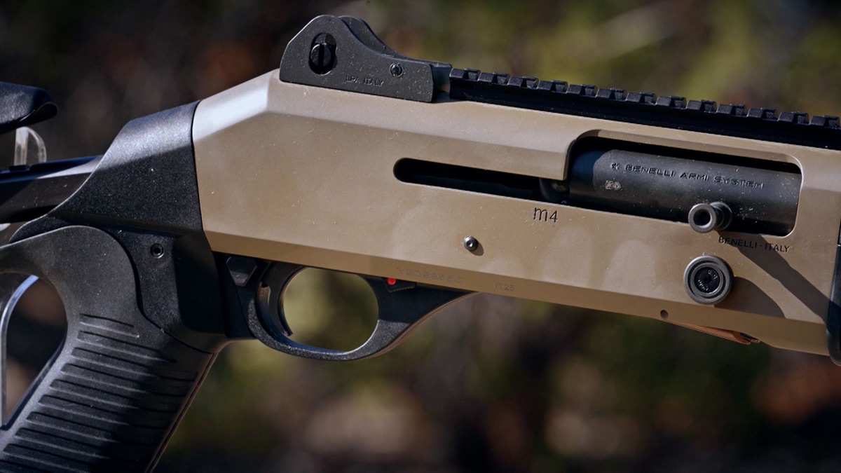 ‎Benelli M4 EXT – Guns & Ammo TV (Season 24, Episode 4) - Apple TV (CA)