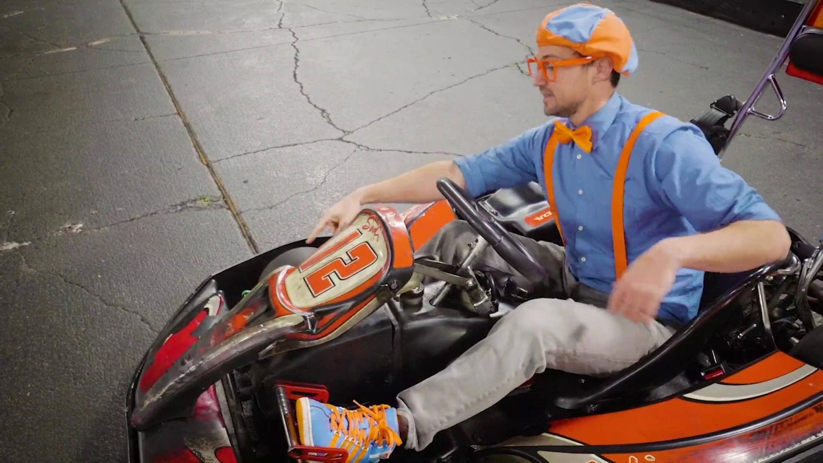 ‎Super Fast Go Karts - Engines & Numbers w/ Blippi - Blippi Visits ...