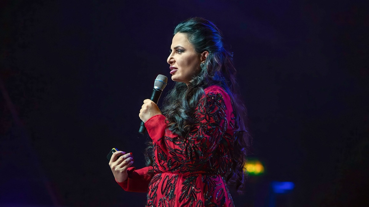 Episode 1 - Fugitive: The Mystery of the Crypto Queen (Series 1, Episode 1)  - Apple TV (UK)