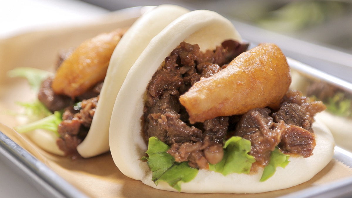 Burgers, Buns and Bagels Diners, DriveIns and Dives (Series 25