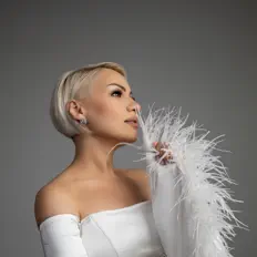 Escucha a Arpi, mira videos musicales, lee su biografía, consulta las fechas de las gira y más.