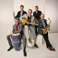 No Substitutionを聴いたり、ミュージックビデオを鑑賞したり、経歴やツアー日程などを確認したりしましょう！