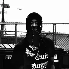 聆聽 DEEMXNN、觀看音樂影片、閱讀小傳、查看巡演日期等！