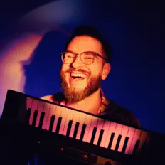 Love Boundaries dinle, müzik videolarını izle, biyografisini oku, tur tarihlerini ve daha fazlasını gör!