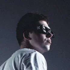 聆聽 Kopi Kai King、觀看音樂影片、閱讀小傳、查看巡演日期等！