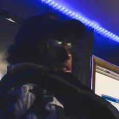 Cyrus DeShayes सुनें, म्यूज़िक वीडियो देखें, बायो पढ़ें, दौरे की तारीखें और बहुत कुछ देखें!