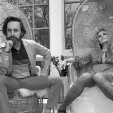 Live.In.Lover सुनें, म्यूज़िक वीडियो देखें, बायो पढ़ें, दौरे की तारीखें और बहुत कुछ देखें!