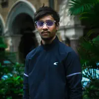 Hör dir undefined an, schau dir Musikvideos an, lies die Biografie, finde Tourdaten und mehr!