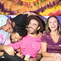 Luister naar undefined, bekijk muziekvideo's, lees de bio, bekijk de tourdata, en meer!