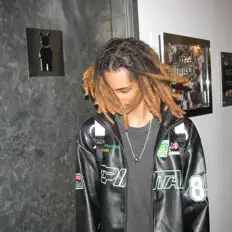 Ouve Annorlunda, vê vídeos de música, lê a biografia, vê as datas da digressão e muito mais!