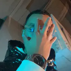 ZOUUZ: песни, клипы, биография, даты выступлений и многое другое.