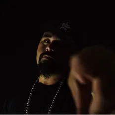 Poslechněte si interpreta Big Chu Da Guerilla, sledujte hudební videa, přečtěte si životopis, podívejte se na data turné a další informace.