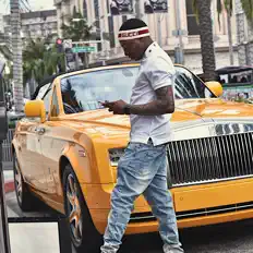 Hör dir RC an, schau dir Musikvideos an, lies die Biografie, finde Tourdaten und mehr!