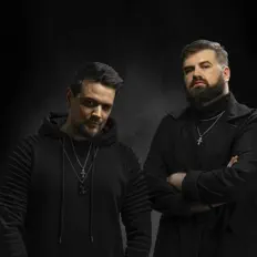 Ascolta Sky Manor, guarda video musicali, leggi la biografia, vedi le date del tour & altro!