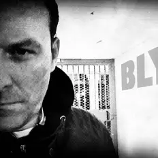 BLYを聴いたり、ミュージックビデオを鑑賞したり、経歴やツアー日程などを確認したりしましょう！
