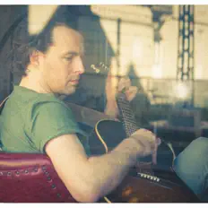 Hör dir The Lake an, schau dir Musikvideos an, lies die Biografie, finde Tourdaten und mehr!