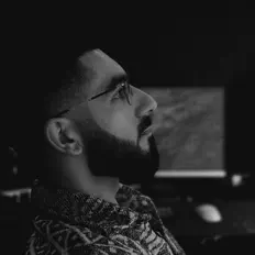 Mraylを聴いたり、ミュージックビデオを鑑賞したり、経歴やツアー日程などを確認したりしましょう！