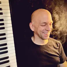 Alexander Gessner dinle, müzik videolarını izle, biyografisini oku, tur tarihlerini ve daha fazlasını gör!