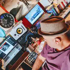 Ακούστε περιεχόμενο από David Charlston Beatz, παρακολουθήστε μουσικά βίντεο, διαβάστε το βιογραφικό, δείτε ημερομηνίες περιοδείας, και πολλά ακόμη!