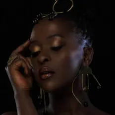 聆聽 Lilian Mbabazi、觀看音樂影片、閱讀小傳、查看巡演日期等！