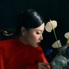 Listen to Bích Phương, watch music videos, read bio, see tour dates & more!