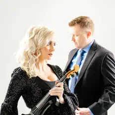 收听 92 Keys、观看音乐视频、阅读小传、查看巡演日期等 ！