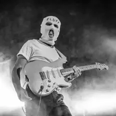 Ouve fluff, vê vídeos de música, lê a biografia, vê as datas da digressão e muito mais!