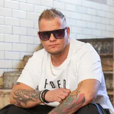 Ascolta Mark Coppi, guarda video musicali, leggi la biografia, vedi le date del tour & altro!