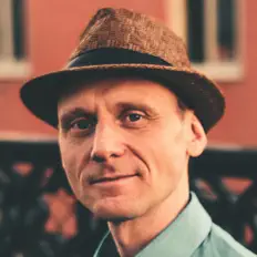 聆聽 Thomas Törnheden、觀看音樂影片、閱讀小傳、查看巡演日期等！