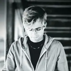 Poslechněte si interpreta Clancy Nolan, sledujte hudební videa, přečtěte si životopis, podívejte se na data turné a další informace.