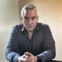 Escucha a undefined, mira videos musicales, lee su biografía, consulta las fechas de las gira y más.