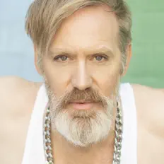 Kinga सुनें, म्यूज़िक वीडियो देखें, बायो पढ़ें, दौरे की तारीखें और बहुत कुछ देखें!