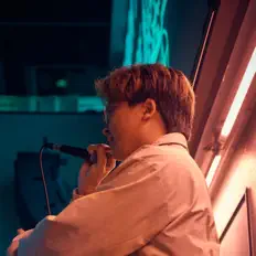 Ascolta SAXON, guarda video musicali, leggi la biografia, vedi le date del tour & altro!