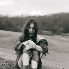 Ascolta Sarah Lentini, guarda video musicali, leggi la biografia, vedi le date del tour & altro!