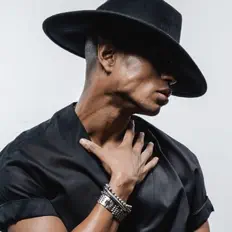 聆聽 Kimijones、觀看音樂影片、閱讀小傳、查看巡演日期等！