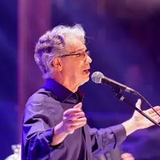 Dengarkan Vinicius Brum, tonton video musik, baca bio, lihat tanggal tur & lainnya!