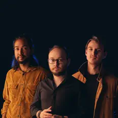 Hör dir Atrisma an, schau dir Musikvideos an, lies die Biografie, finde Tourdaten und mehr!