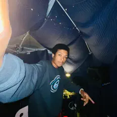 Ouve Sitande, vê vídeos de música, lê a biografia, vê as datas da digressão e muito mais!